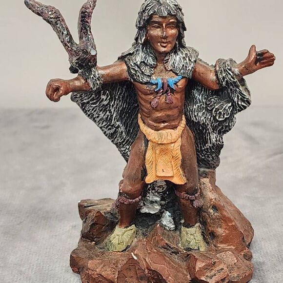 Vintage Hunter Indian statue holding eagle - Picture 2 of 6